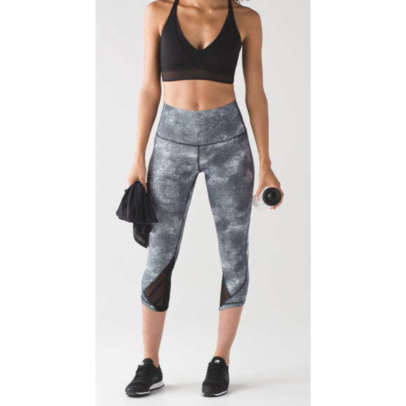 Lululemon Essential Rhythm Crop (Full-On Luxtreme) Diffusion White Black Sz. 4 - Picture 3 of 13